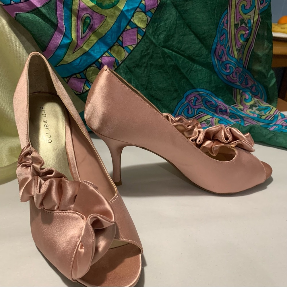 Satin Pink Nude 8.5 opentoed Pumps - Picture 14 of 16